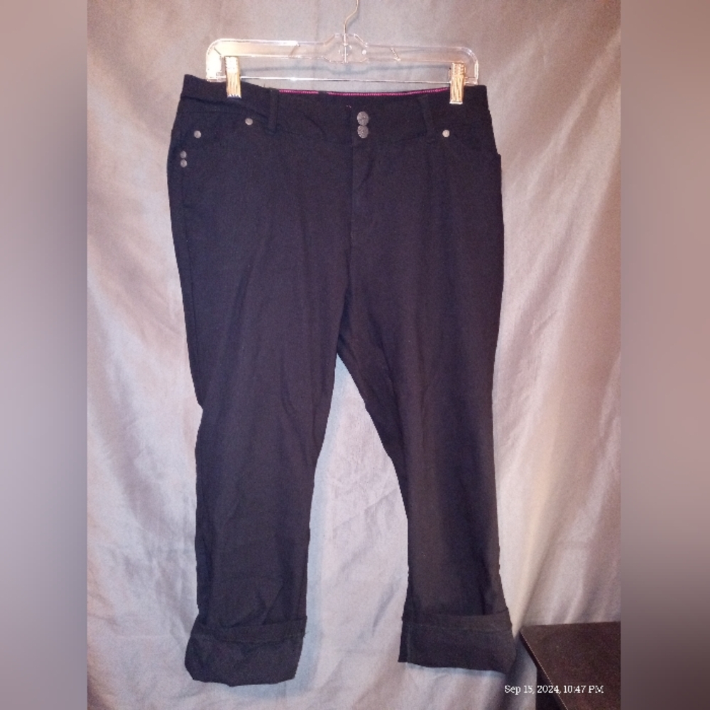 Sabrina Lauren skinny capris
